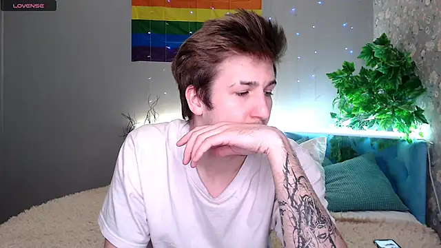 Snapshot of KiskaKurt chatting on September 2025 12:05:01 AM KiskaKurt online show from September 2025 12:05:01 AM