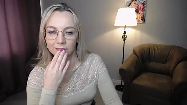 Snapshot of Ava_Elior chatting on April 2026 11:24:01 AM Ava Elior online show from April 2026 11:24:01 AM