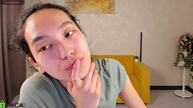 FlirtyAura online show from April 2026 03:37:02 AM