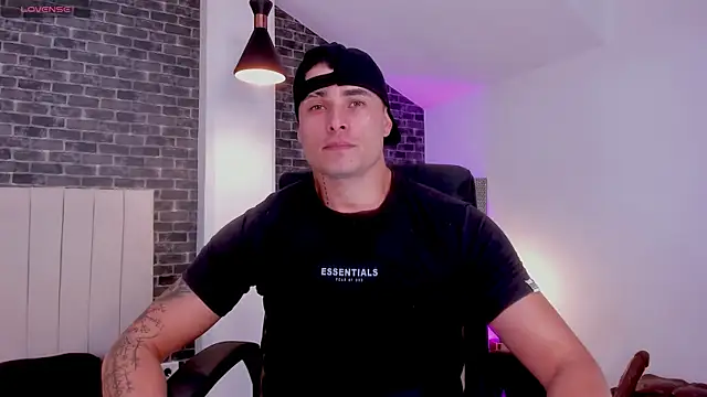 connorsmiith online show from April 2026 11:02:01 PM