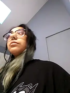 Snapshot of Lovelyrainn chatting on September 2025 12:21:01 AM Lovelyrainn online show from September 2025 12:21:01 AM