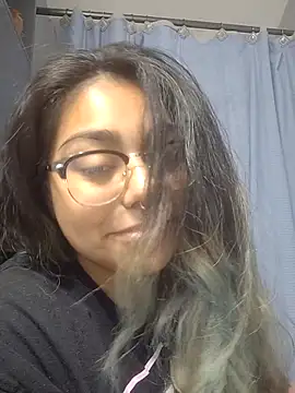 Snapshot of Lovelyrainn chatting on October 2025 09:43:02 AM Lovelyrainn online show from October 2025 09:43:02 AM