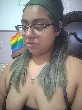 Lovelyrainn online show from November 2025 01:18:02 AM