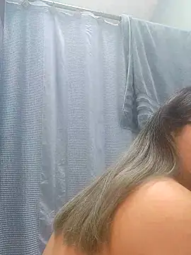 Lovelyrainn online show from November 2025 05:56:01 PM