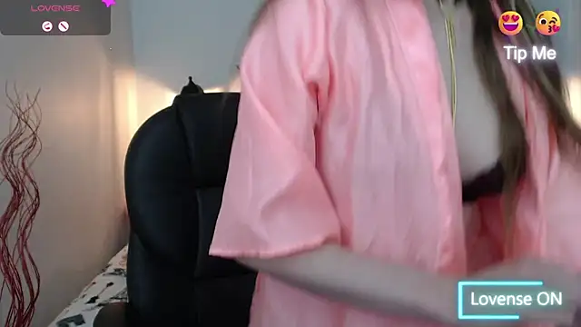 Snapshot of velvet__moon chatting on September 2025 03:58:02 PM velvet moon online show from September 2025 03:58:02 PM