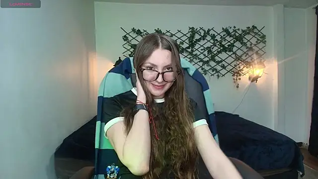 velvet  moon online show from April 2026 12:52:02 AM