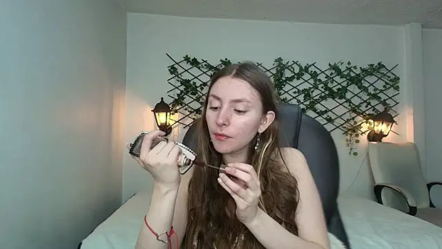 velvet  moon online show from April 2026 12:16:02 AM