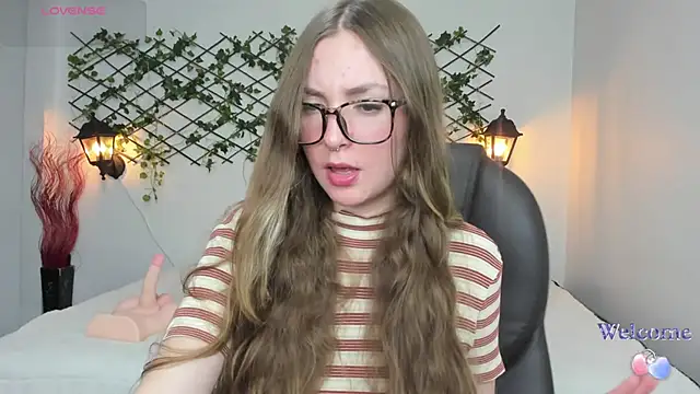 velvet  moon online show from April 2026 12:12:01 AM