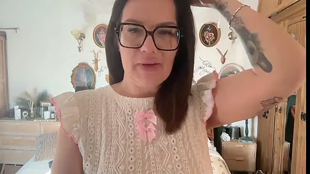 Snapshot of _Melia_ chatting on May 2026 06:09:02 AM Melia online show from May 2026 06:09:02 AM