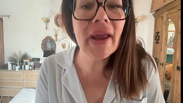 Snapshot of _Melia_ chatting on June 2026 06:37:02 AM Melia online show from June 2026 06:37:02 AM