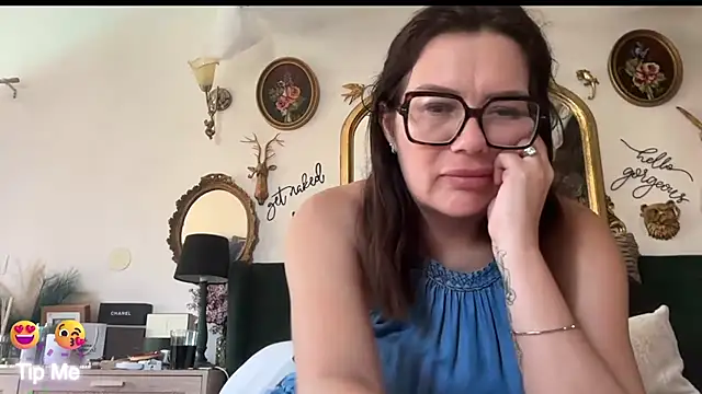 Snapshot of _Melia_ chatting on June 2026 03:23:02 PM Melia online show from June 2026 03:23:02 PM