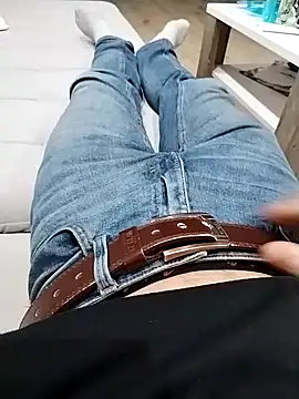 Snapshot of Pio185 chatting on November 2025 08:58:02 PM Pio185 online show from November 2025 08:58:02 PM