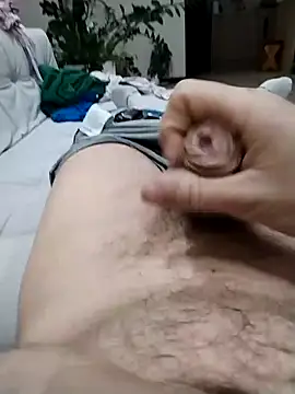 Snapshot of Pio185 chatting on December 2025 08:50:02 PM Pio185 online show from December 2025 08:50:02 PM