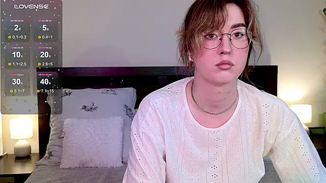 Snapshot of _AlexaFlowers_ chatting on September 2025 10:48:02 AM AlexaFlowers online show from September 2025 10:48:02 AM