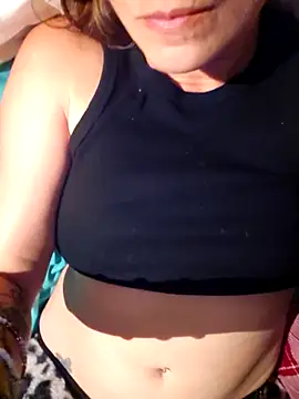 Snapshot of adrielleigh chatting on October 2025 01:50:01 AM adrielleigh online show from October 2025 01:50:01 AM