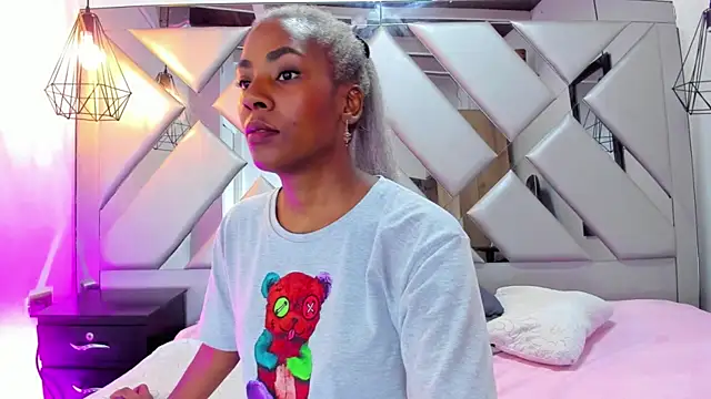 Snapshot of Lorenn_Hill chatting on September 2025 01:05:02 PM Lorenn Hill online show from September 2025 01:05:02 PM