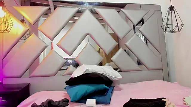 Snapshot of Lorenn_Hill chatting on October 2025 05:20:02 PM Lorenn Hill online show from October 2025 05:20:02 PM