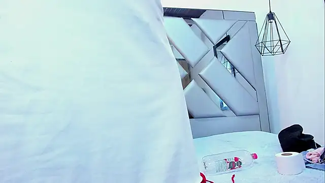 Snapshot of Lorenn_Hill chatting on November 2025 01:00:02 PM Lorenn Hill online show from November 2025 01:00:02 PM