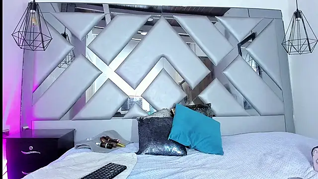 Snapshot of Lorenn_Hill chatting on November 2025 12:52:01 PM Lorenn Hill online show from November 2025 12:52:01 PM