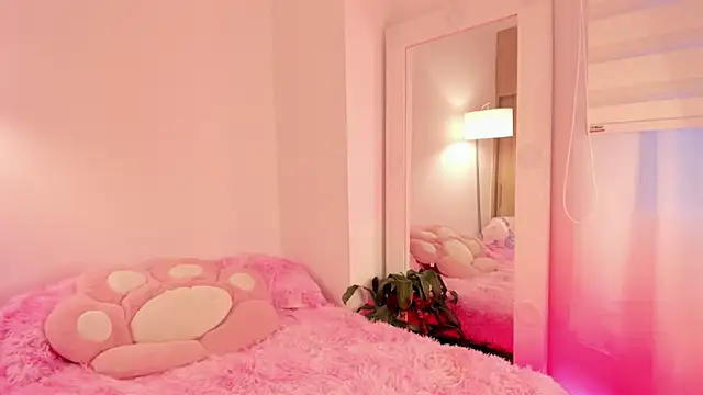 Snapshot of _Zahara_ chatting on October 2025 10:30:02 PM Zahara online show from October 2025 10:30:02 PM