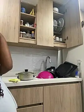 Snapshot of _Zahara_ chatting on November 2025 11:14:02 PM Zahara online show from November 2025 11:14:02 PM