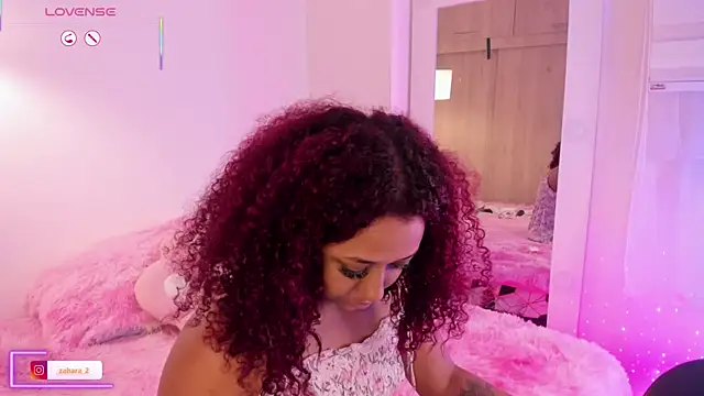 Snapshot of _Zahara_ chatting on November 2025 11:05:01 PM Zahara online show from November 2025 11:05:01 PM