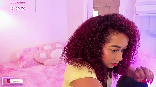 Snapshot of _Zahara_ chatting on November 2025 11:42:02 PM Zahara online show from November 2025 11:42:02 PM