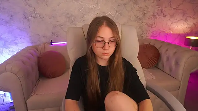 Snapshot of ArrinaWairr chatting on October 2025 08:29:01 AM ArrinaWairr online show from October 2025 08:29:01 AM