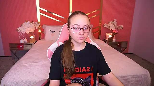 Snapshot of ArrinaWairr chatting on December 2025 08:51:02 AM ArrinaWairr online show from December 2025 08:51:02 AM