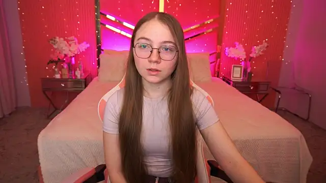 ArrinaWairr online show from February 2026 09:08:02 AM