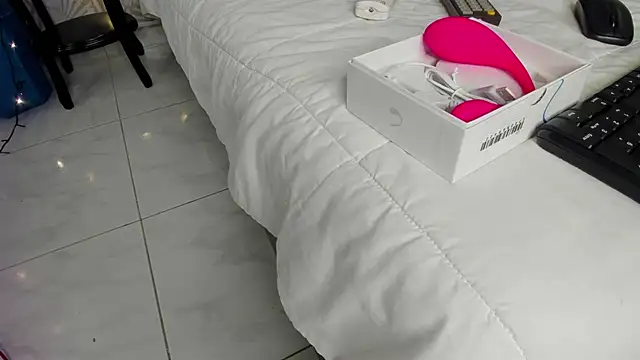 DarkHoneyy online show from September 2025 12:47:01 AM