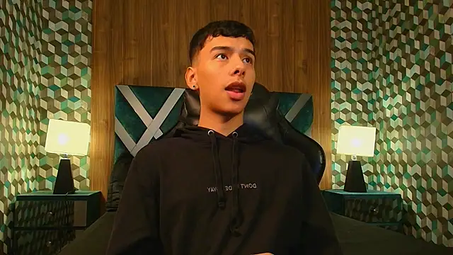 Snapshot of Aiden_Royce chatting on October 2025 05:37:02 AM Aiden Royce online show from October 2025 05:37:02 AM