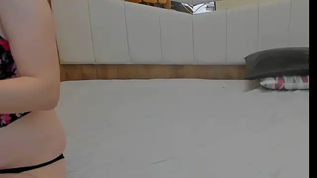 Snapshot of MimiXo99 chatting on October 2025 08:06:02 PM MimiXo99 online show from October 2025 08:06:02 PM