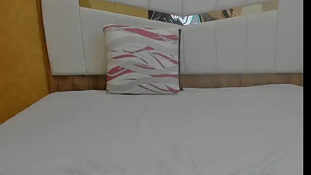 Snapshot of MimiXo99 chatting on October 2025 09:05:02 PM MimiXo99 online show from October 2025 09:05:02 PM