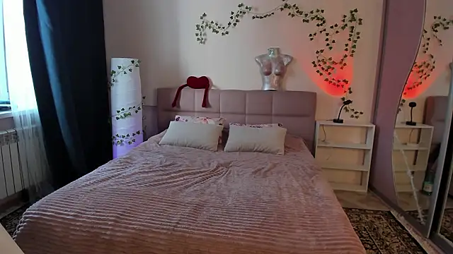 EmyRosaly online show from March 2026 05:57:02 AM