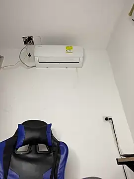 Rousevans  online show from November 2025 04:11:02 AM