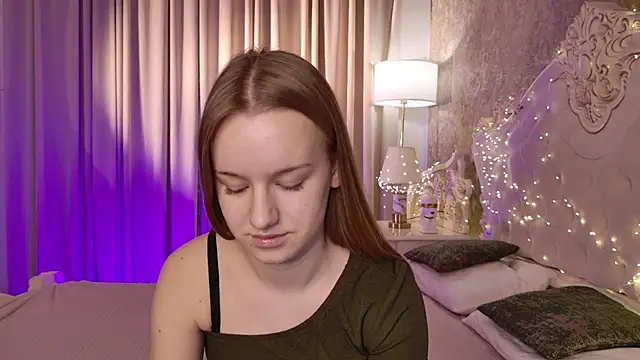 Snapshot of Lucy_Shaw chatting on November 2025 06:34:02 AM Lucy Shaw online show from November 2025 06:34:02 AM