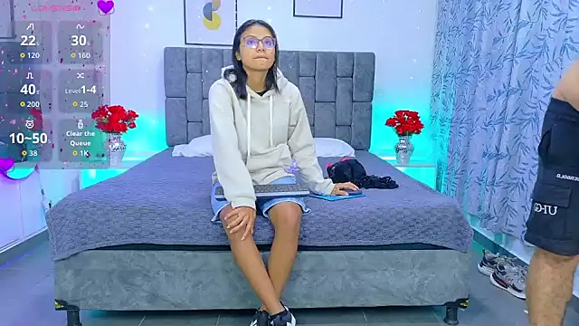 Soffia Konig  online show from April 2026 12:09:02 PM