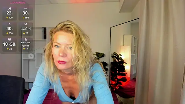 Snapshot of Julia_Giulia chatting on June 2026 10:03:01 PM Julia Giulia online show from June 2026 10:03:01 PM