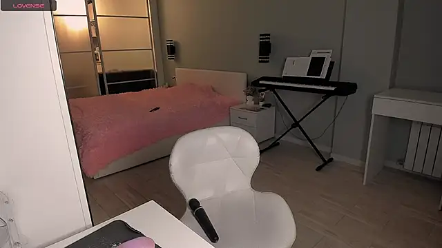 Snapshot of LolaVexx chatting on October 2025 04:06:02 PM LolaVexx online show from October 2025 04:06:02 PM