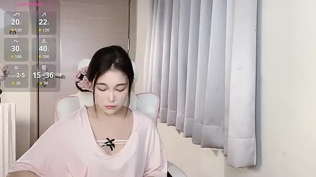 Snapshot of Xiao--Lin chatting on September 2025 02:29:02 PM Xiao--Lin online show from September 2025 02:29:02 PM