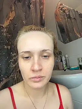 Snapshot of KiraBerht chatting on November 2025 09:14:02 PM KiraBerht online show from November 2025 09:14:02 PM