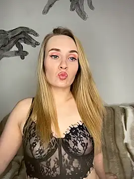 KiraBerht online show from March 2026 04:45:02 PM