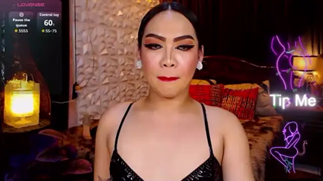 GODDESSHUGECOCKANDREA online show from April 2026 06:32:02 PM