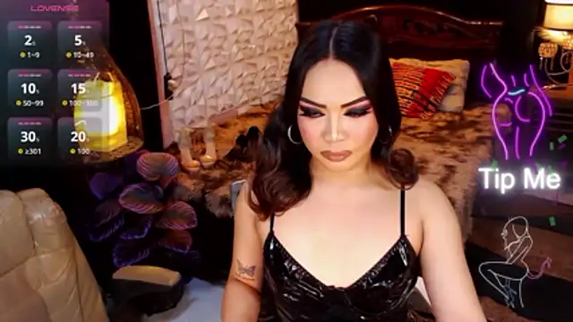 GODDESSHUGECOCKANDREA online show from May 2026 05:32:01 PM