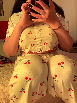 Snapshot of OnlyRima chatting on November 2025 01:33:02 PM OnlyRima online show from November 2025 01:33:02 PM