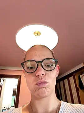 Snapshot of Wildmaca chatting on October 2025 07:20:02 AM Wildmaca online show from October 2025 07:20:02 AM