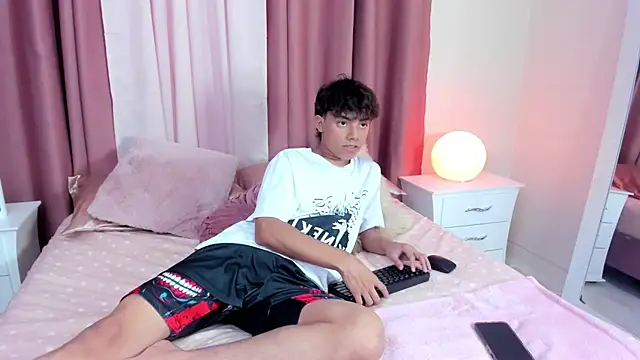 Snapshot of Honeymoon_sariel chatting on October 2025 08:35:01 PM Honeymoon sariel online show from October 2025 08:35:01 PM