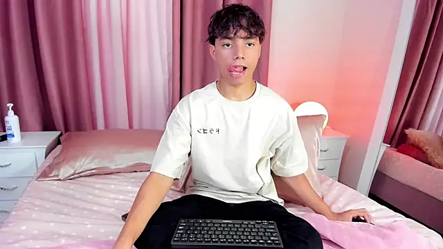 Snapshot of Honeymoon_sariel chatting on November 2025 08:07:01 PM Honeymoon sariel online show from November 2025 08:07:01 PM