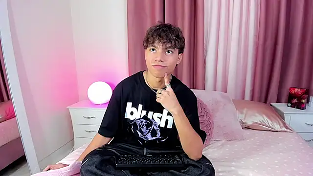 Snapshot of Honeymoon_sariel chatting on November 2025 08:30:02 PM Honeymoon sariel online show from November 2025 08:30:02 PM